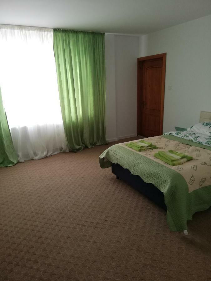 Pensiunea La Safari Targu Neamt Eksteriør bilde